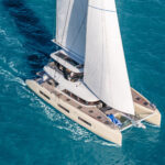 Lagoon Sixty 5, catamaran zeilend op zee