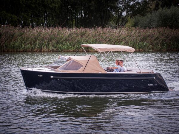 Maxima 730