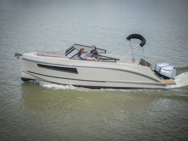 Maxima 800 Cabin