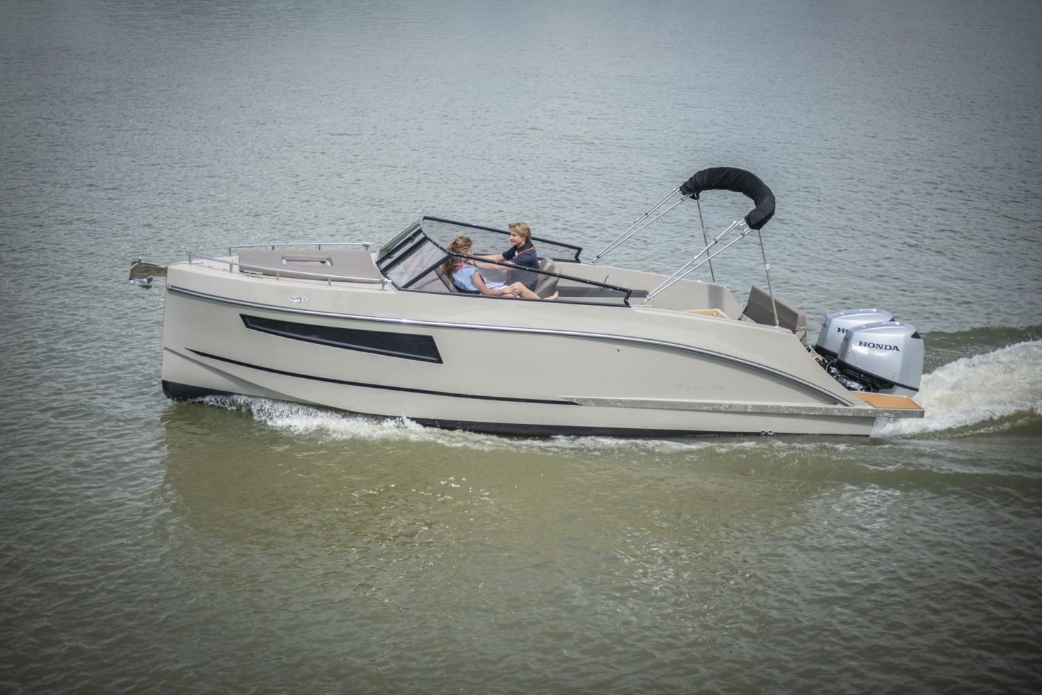 Maxima 800 Cabin