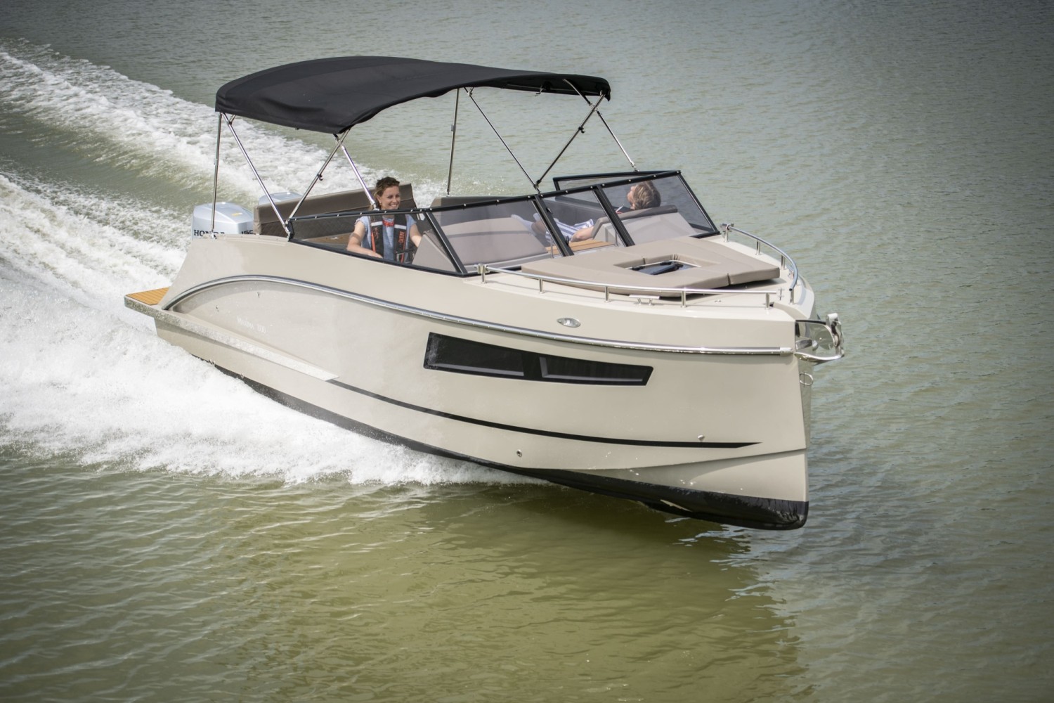 Maxima 800 Cabin