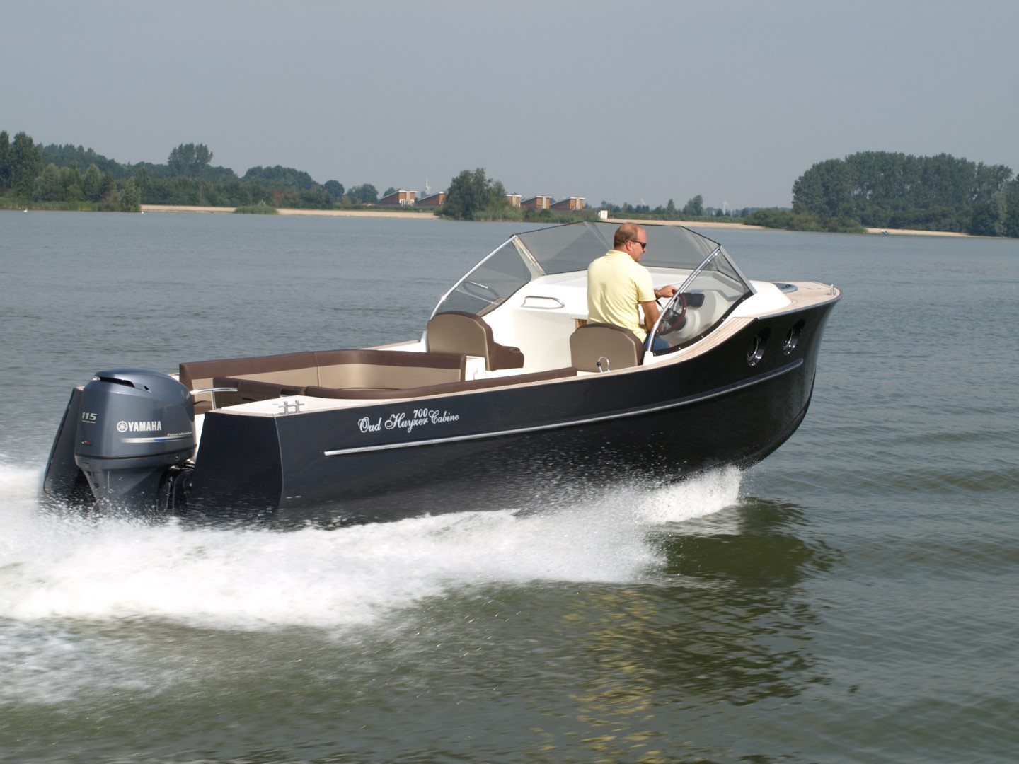 Oud Huijzer 700 Cabin