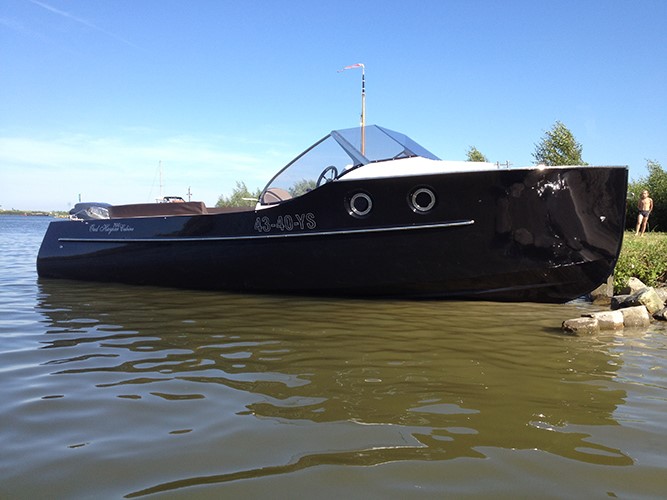 Oud Huijzer 700 Cabin