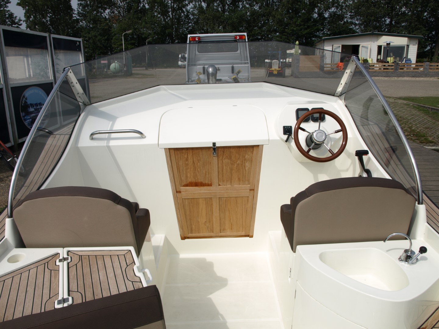 Oud Huijzer 700 Cabin