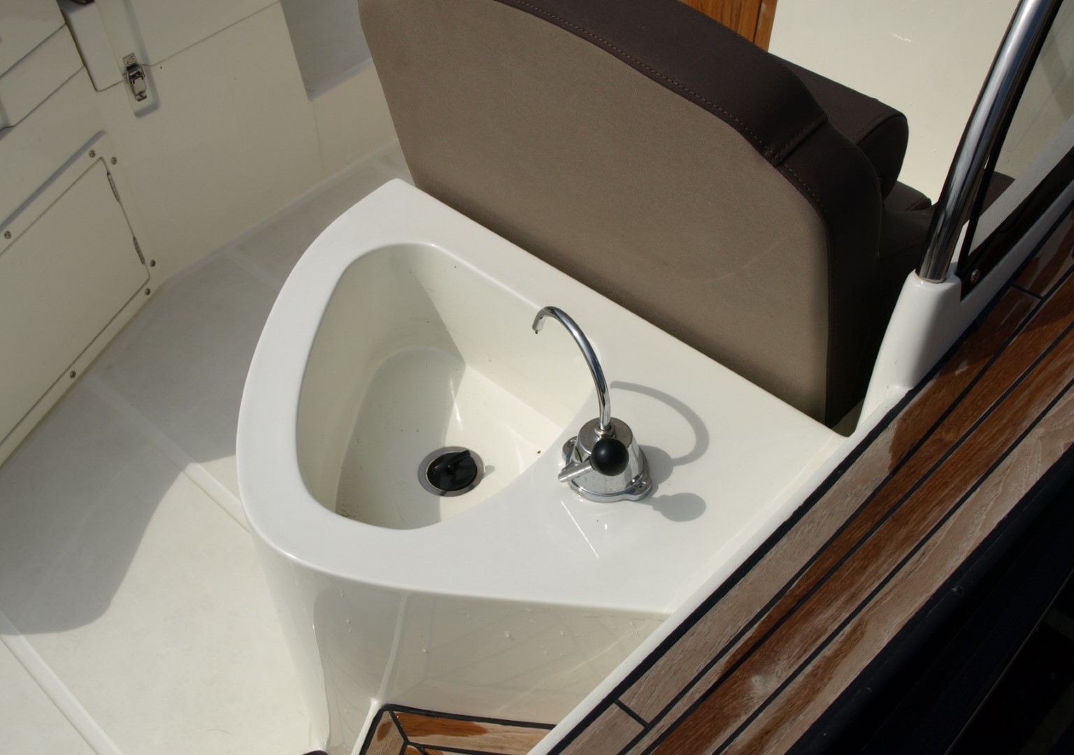Oud Huijzer 700 Cabin