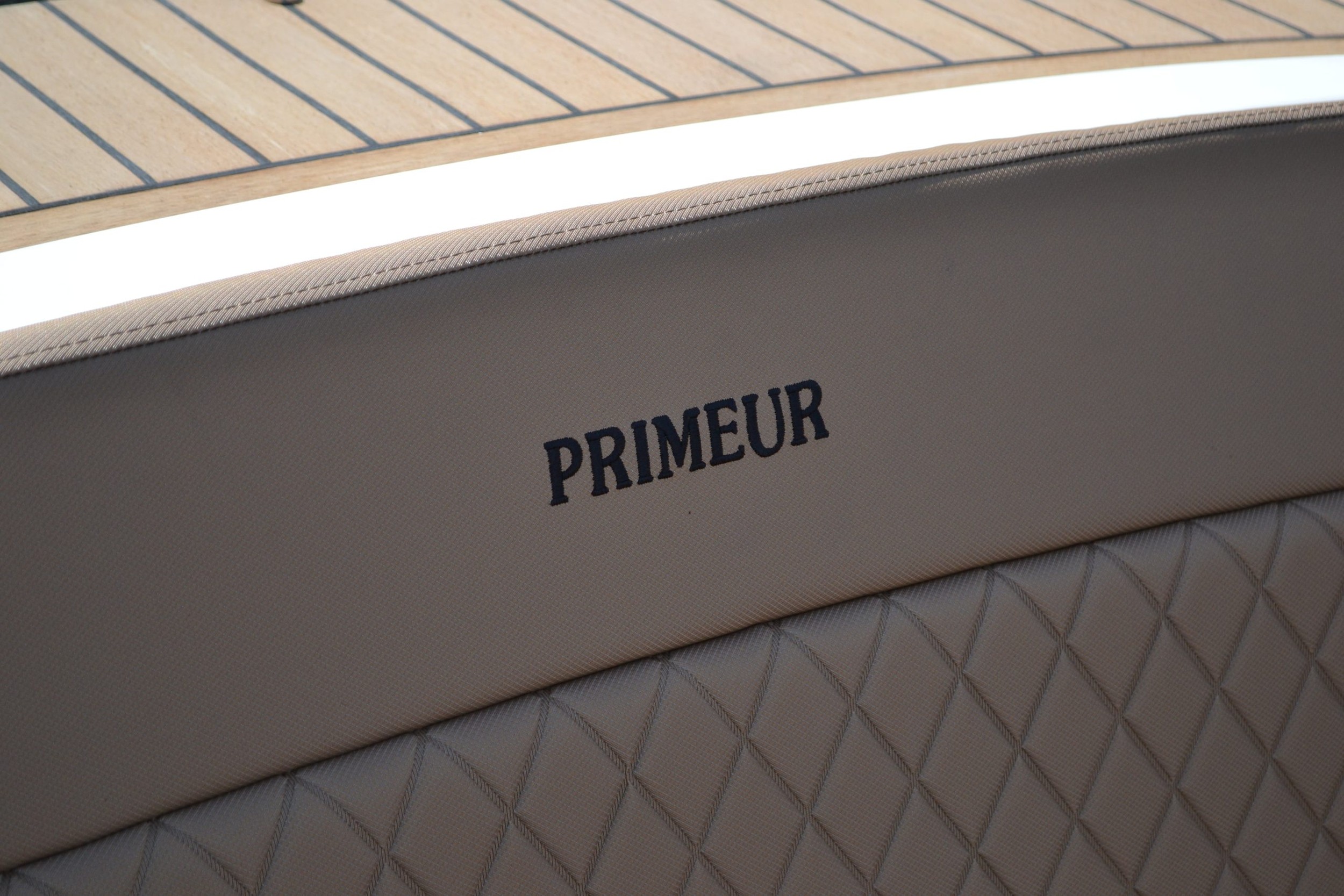 Primeur 700 Lounge