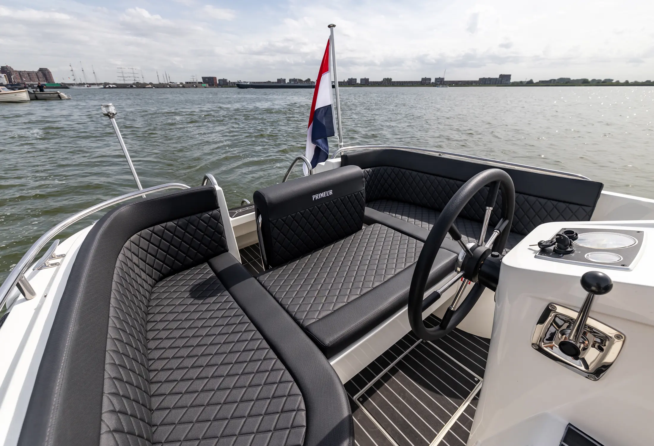 Primeur 700 Tender