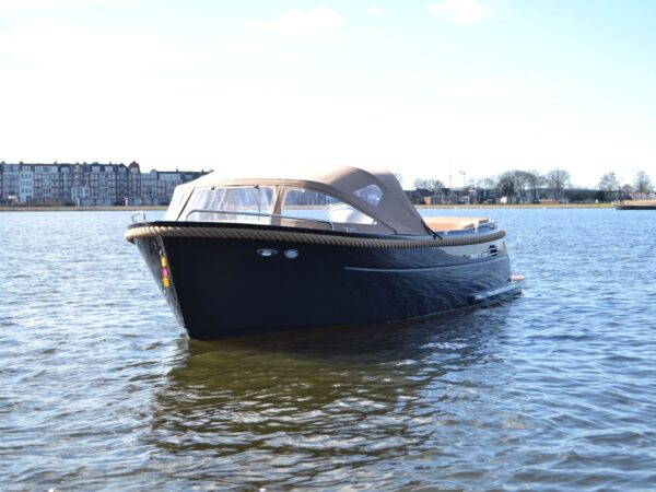 Primeur 715 Tender, boot op het water