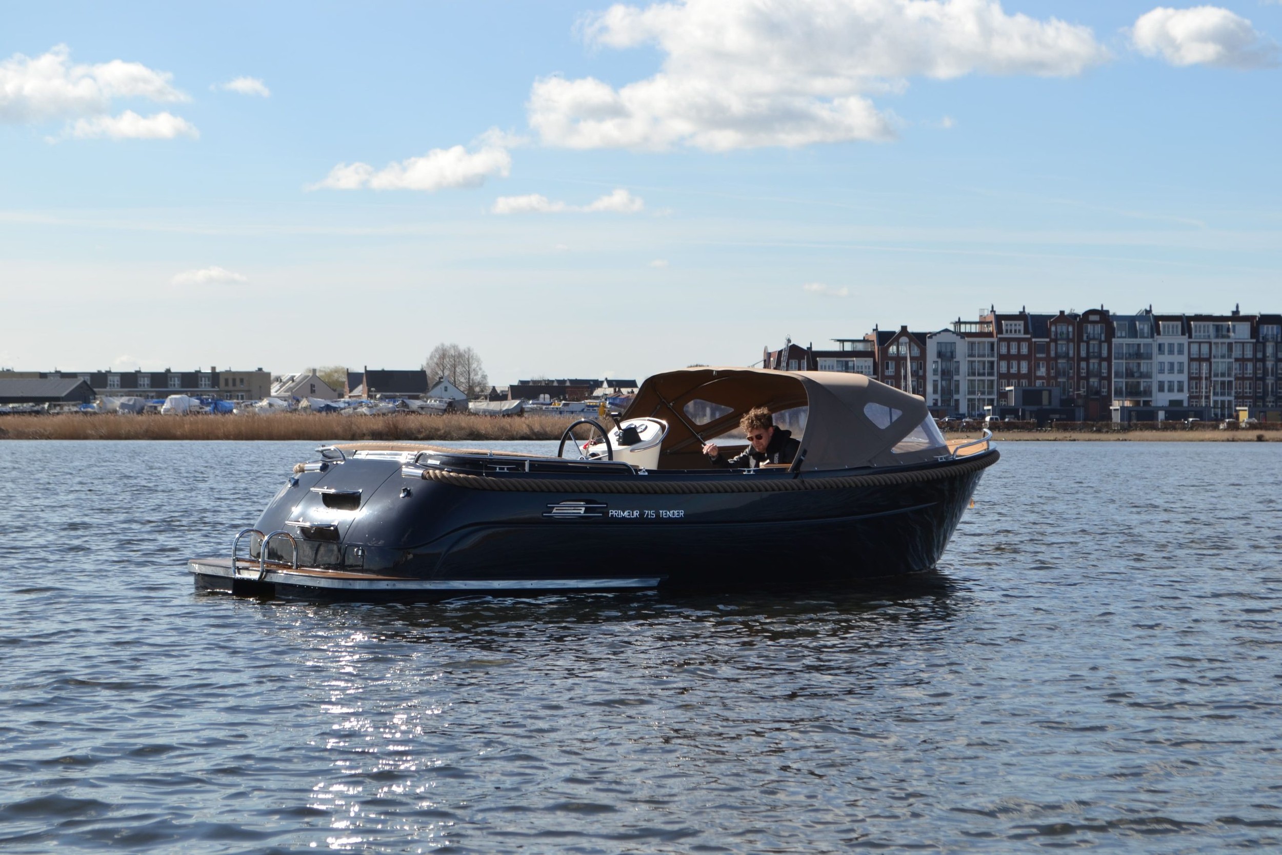 Primeur 715 Tender