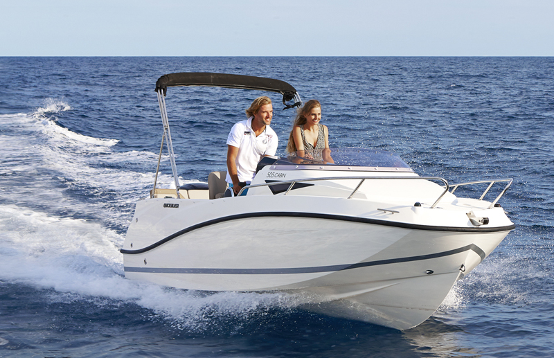 Quicksilver 505 Cabin, boot varend op zee