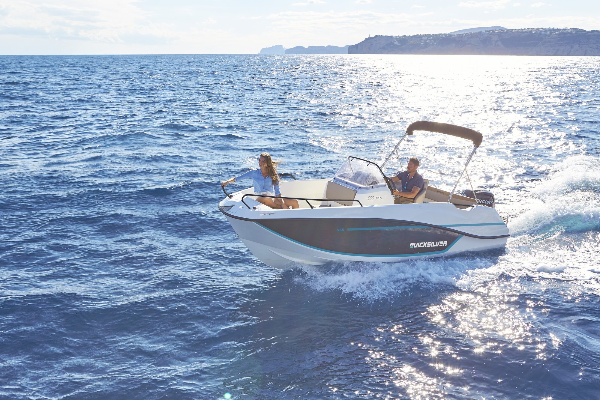 Quicksilver 555 Open, speedboot varend op zee