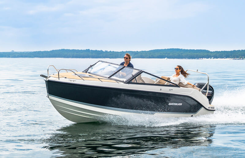 Quicksilver 605 Cruiser, boot varend op water