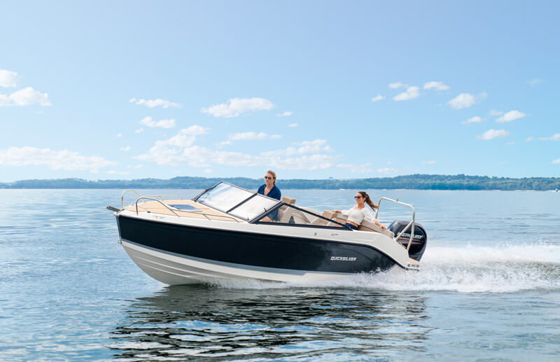 Quicksilver 605 Cruiser, boot varend op water