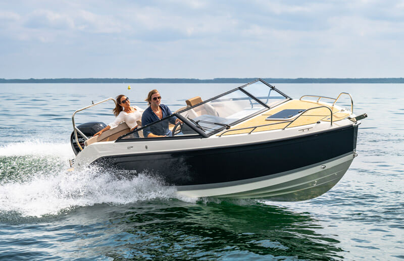 Quicksilver 605 Cruiser, speedboot varend op zee