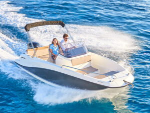 Quicksilver 605 Open, boot varend op zee