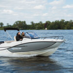 Quicksilver 605 Sundeck, quicksilver boot varend op water
