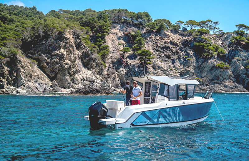 Quicksilver 705 Pilothouse, boot voor de rotsachtige kust