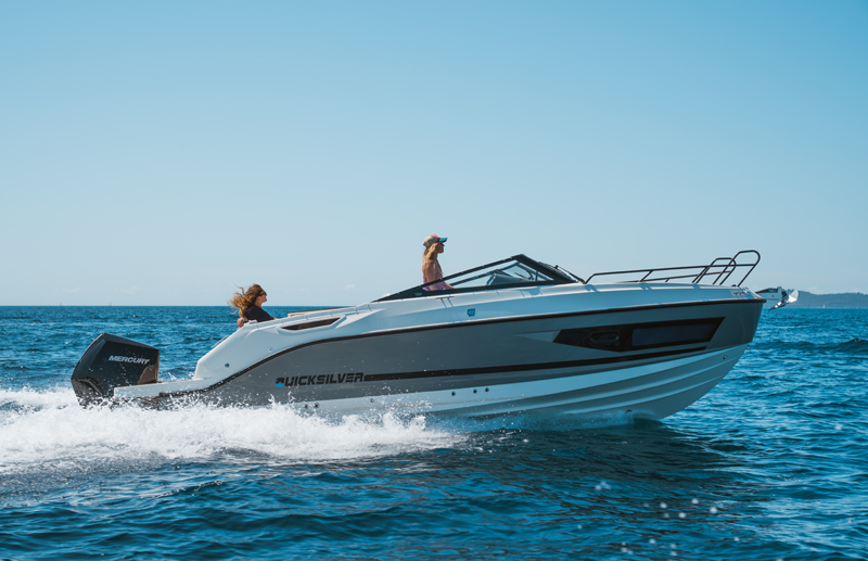 Quicksilver 755 Cruiser, quicksilver boot varend op zee
