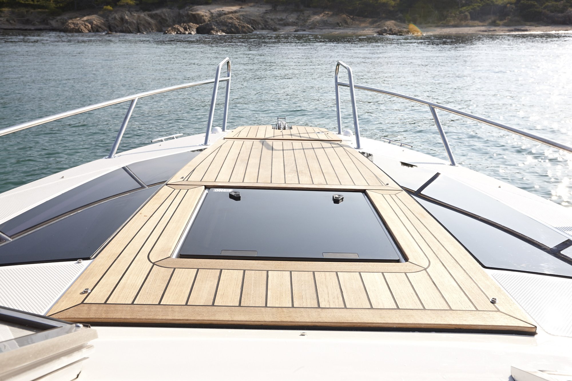 Quicksilver 805 Cruiser, voordek teakhouten boot met zonneluik