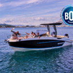 Quicksilver 805 Open, boot met mensen op zee