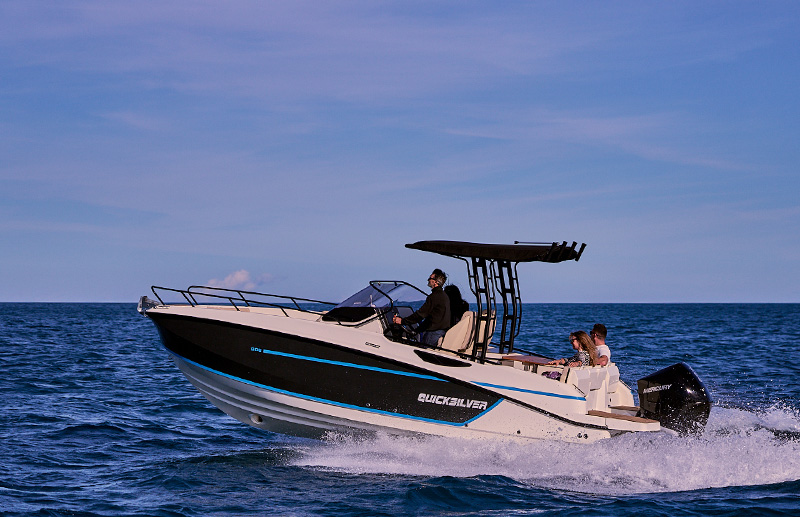 Quicksilver 805 Open, boot varend op zee