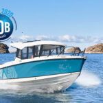 Quicksilver 805 Pilothouse, boot varend op zee