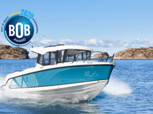 Quicksilver 805 Pilothouse, boot varend op zee