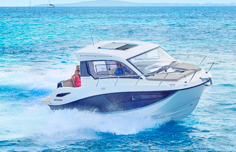 Quicksilver 805 Weekend, boot varend op zee
