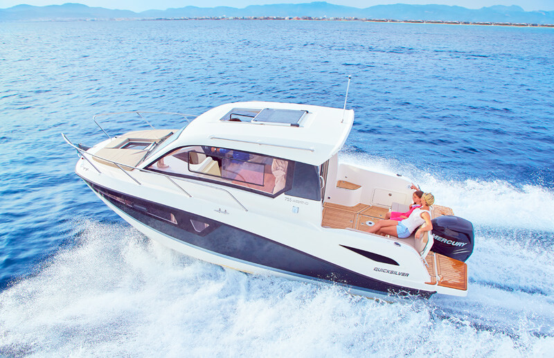Quicksilver 805 Weekend, boot varend op zee