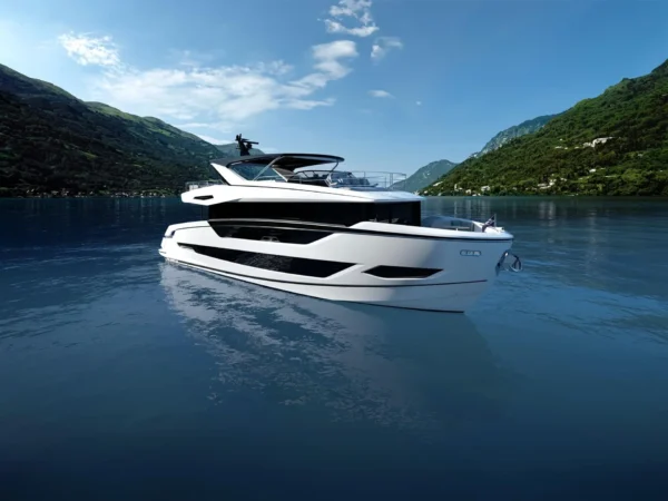 Sunseeker 82 Ocean, witte motorjacht op meer