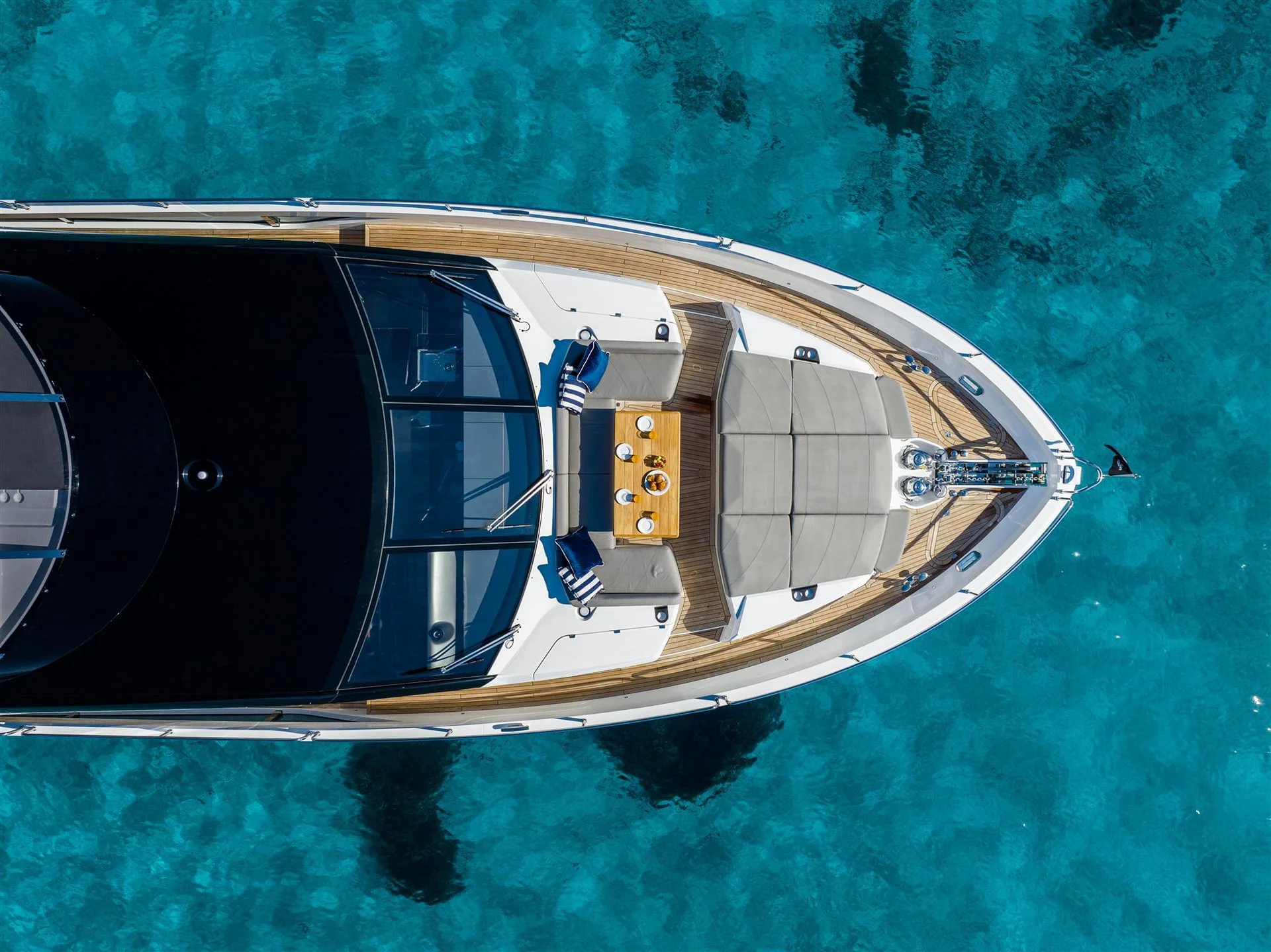 Sunseeker 88 Yacht, boot vanuit vogelperspectief op zee