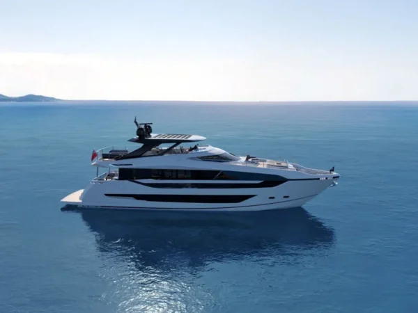 Sunseeker 94 Yacht, jacht varend op zee