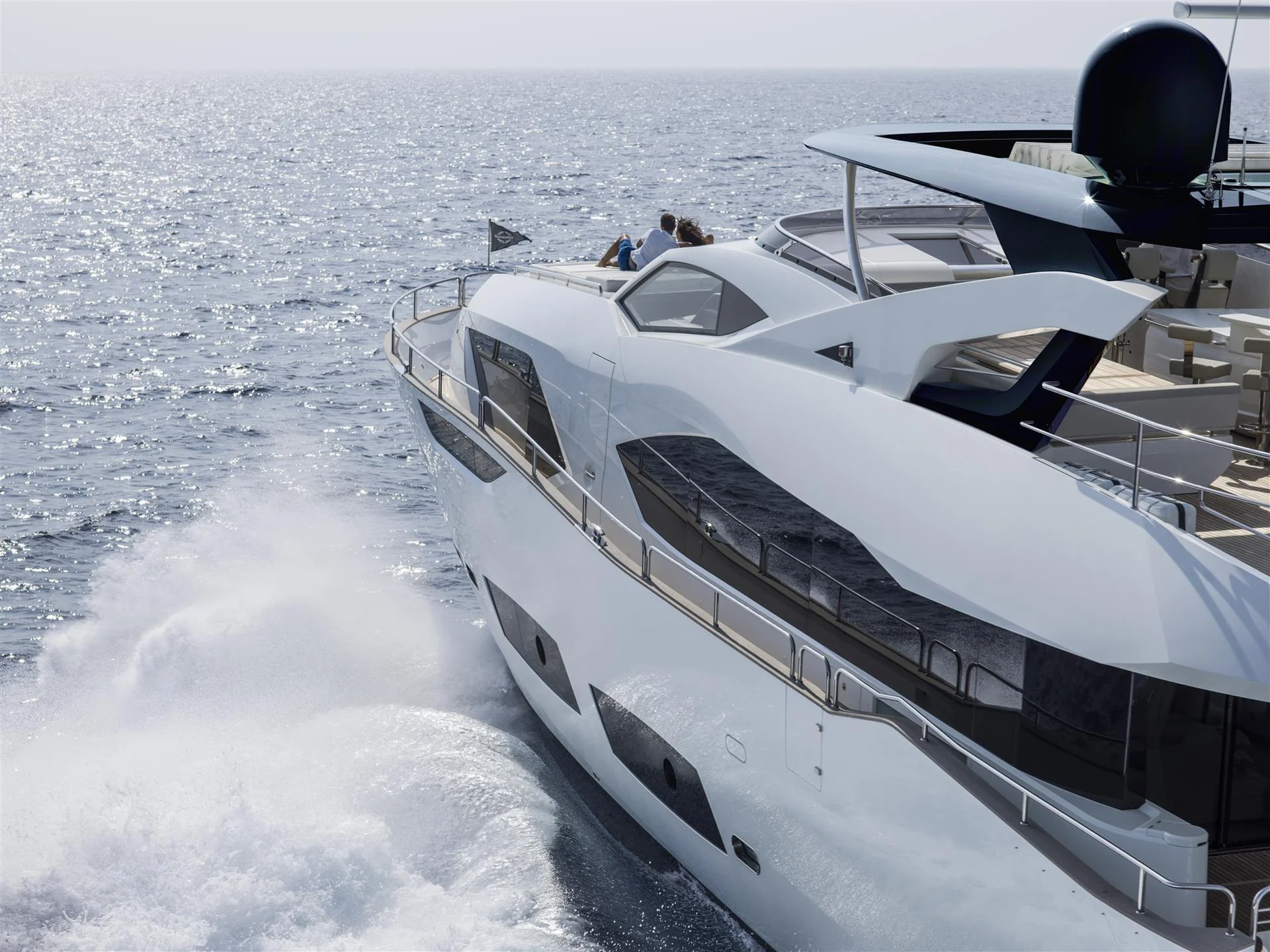 Sunseeker 95 Yacht, jacht varend op zee