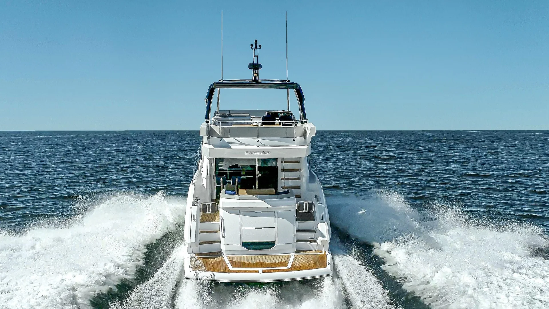 Sunseeker Manhattan 55, boot varend op zee