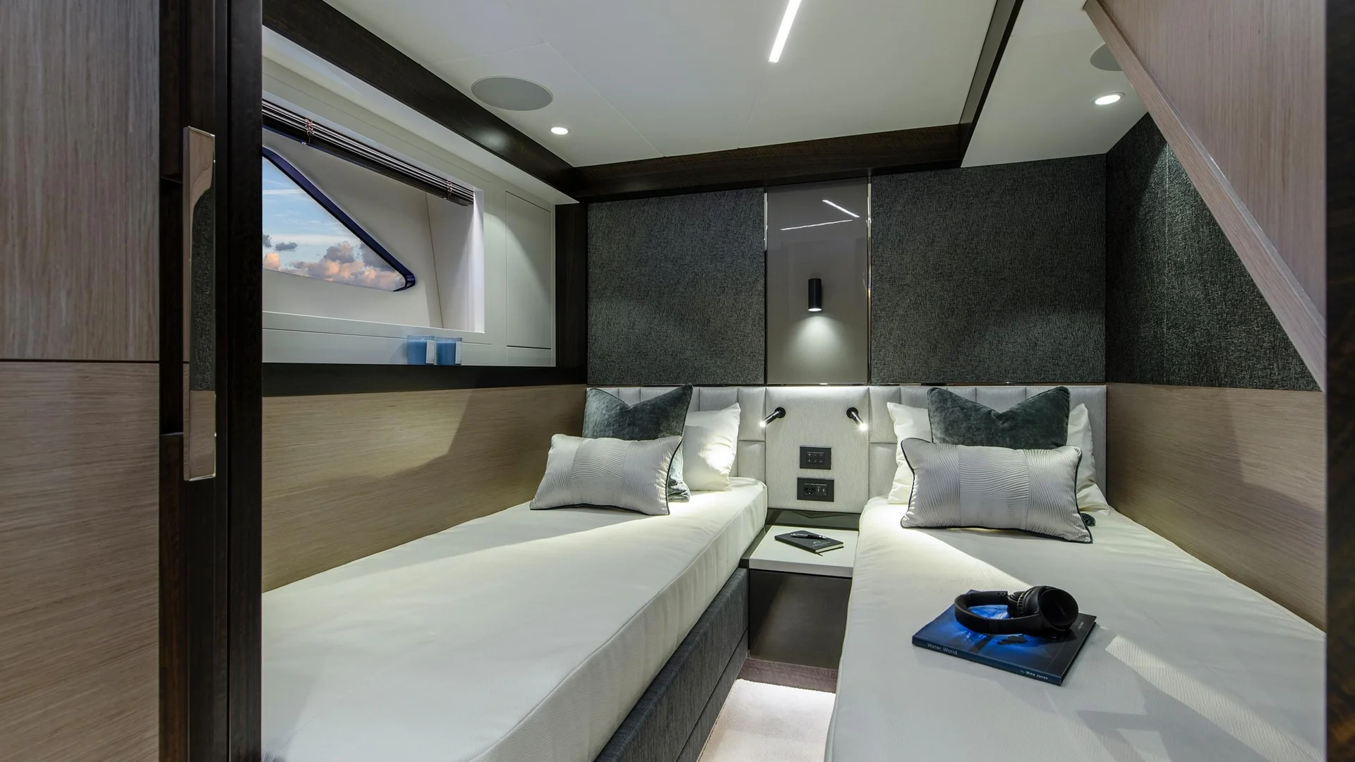 Sunseeker Manhattan 68, hut met twee bedden