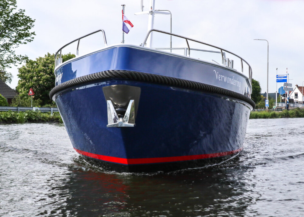 Vedette Cabin Classic Line 38 ft, boot varend op water