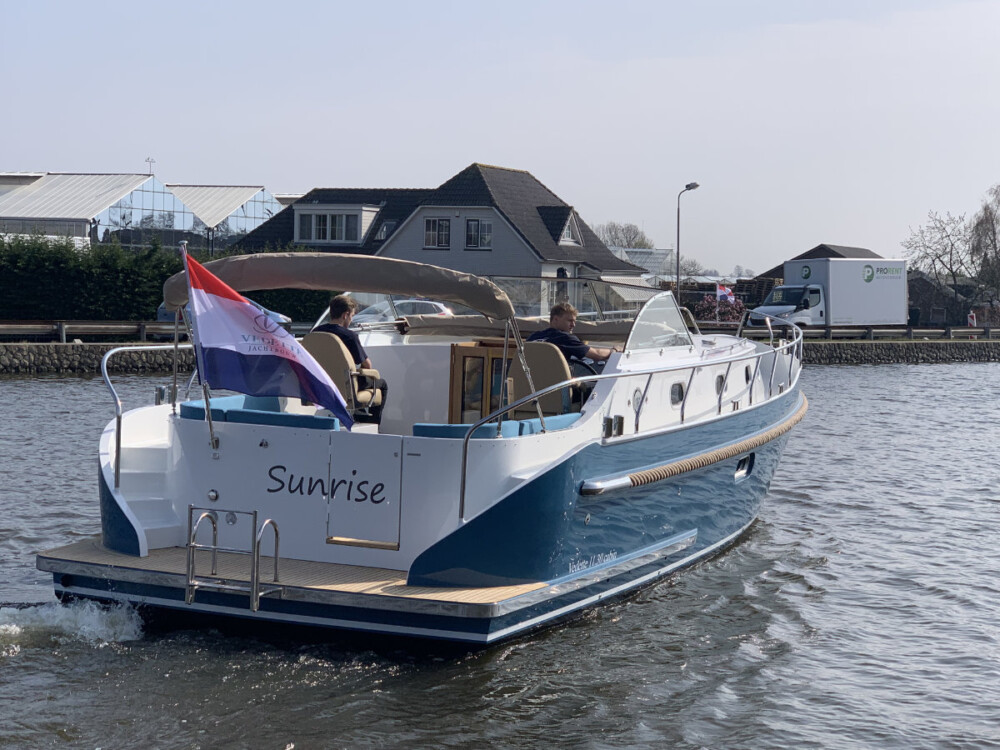 Vedette Cabin Classic Line 38 ft, motorboot sunrise vaart op water