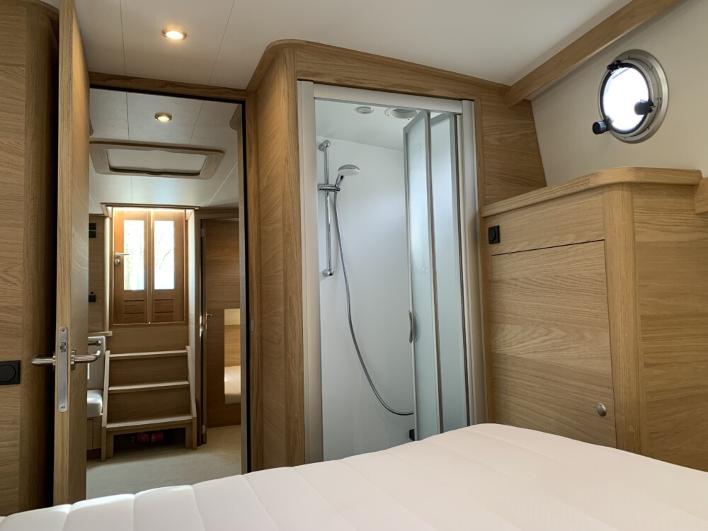 Vedette Cabin Classic Line 38 ft, hut met inloopdouche en trap