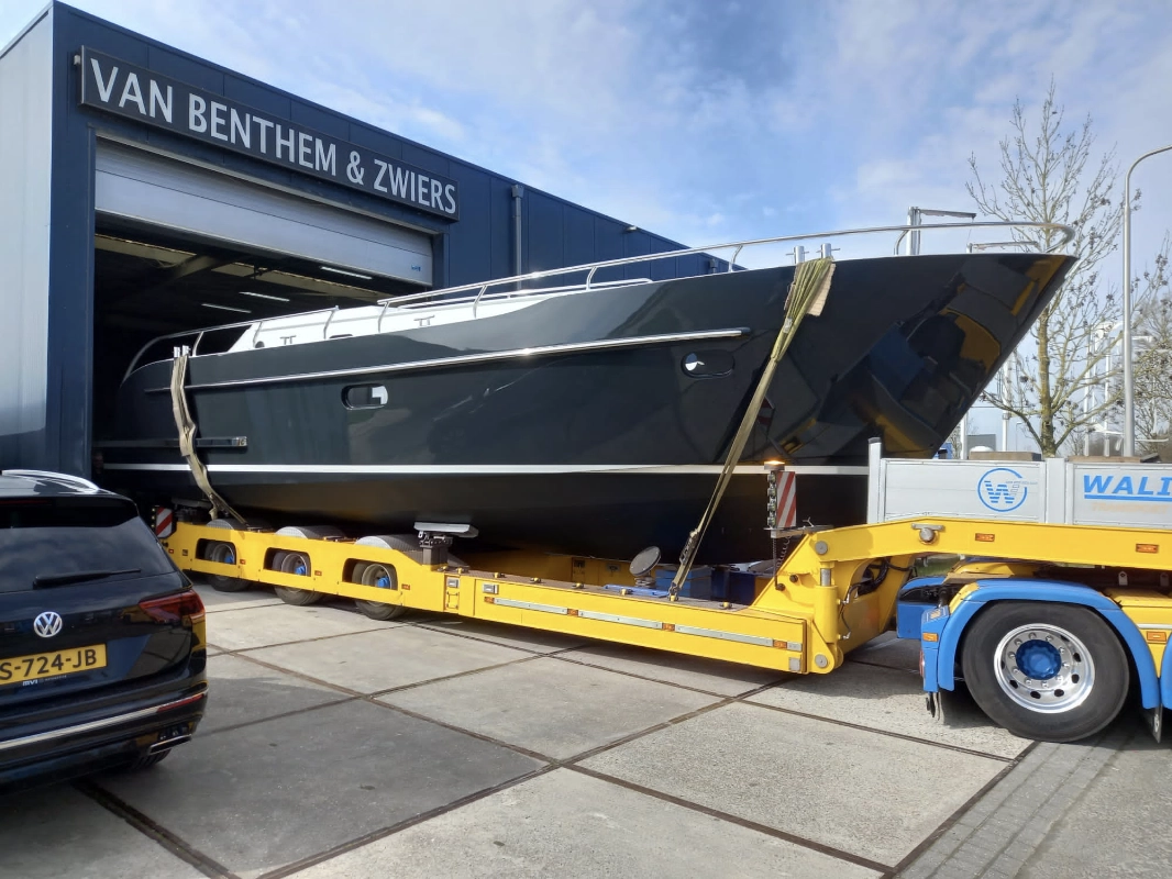 Vedette Cabin Comfort Line 39 ft, boot op trailer transport