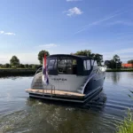 Vedette Cabin Comfort Line 39 ft, motorboot vaart op rivier