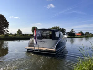 Vedette Cabin Comfort Line 39 ft, motorboot vaart op rivier