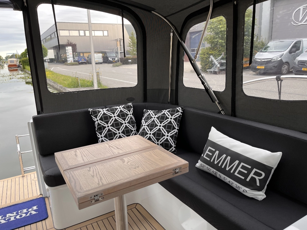 Vedette Cabin Comfort Line 39 ft, zitbank met kussens en tafel