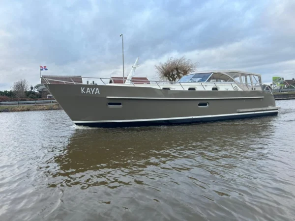 Vedette Cabin Comfort Line 43 ft, motorboot vaart op water