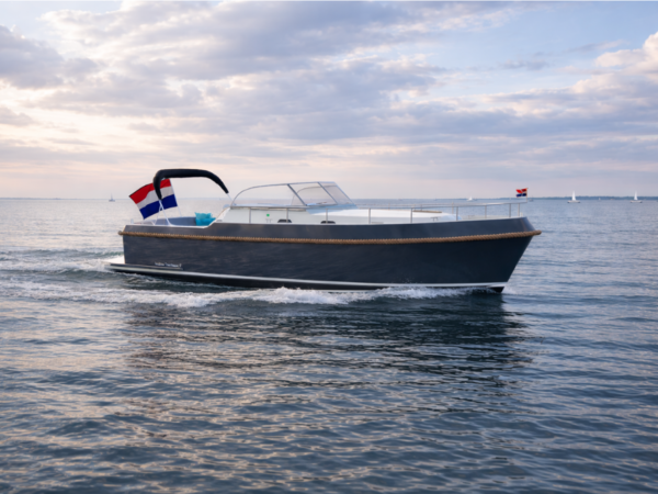 Vedette Cabin Dutchman 35 ft, motorboot varend op zee