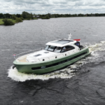 Vedette Premium Line 48, boot varend op rivier