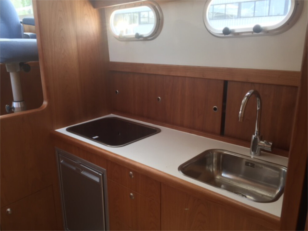 Vedette Salon Classic Line 36 ft, kombuis met kookplaat en spoelbak