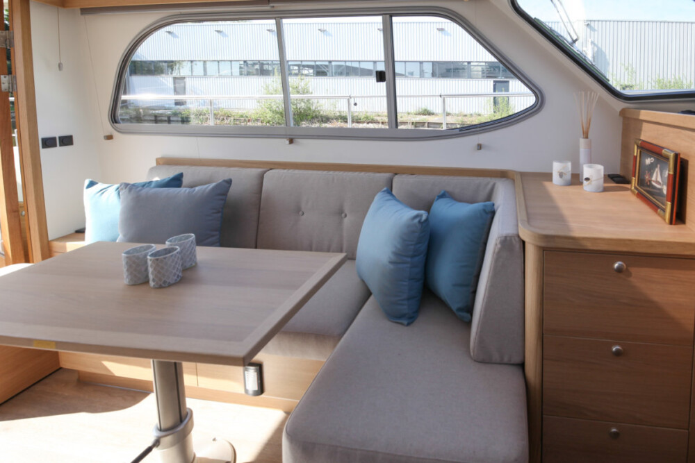 Vedette Salon Classic Line 36 ft, zithoek met kussens en tafel