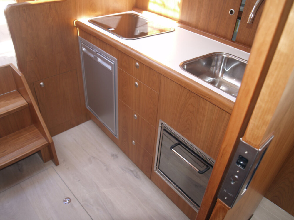 Vedette Salon Classic Line 36 ft, keuken met kookplaat en gootsteen