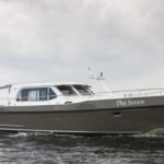 Vedette Salon Classic Line 38 ft, motorboot varend op water