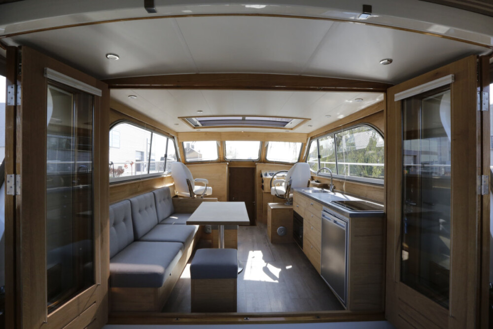 Vedette Salon Classic Line 41 ft, kajuit met keuken en zitbank